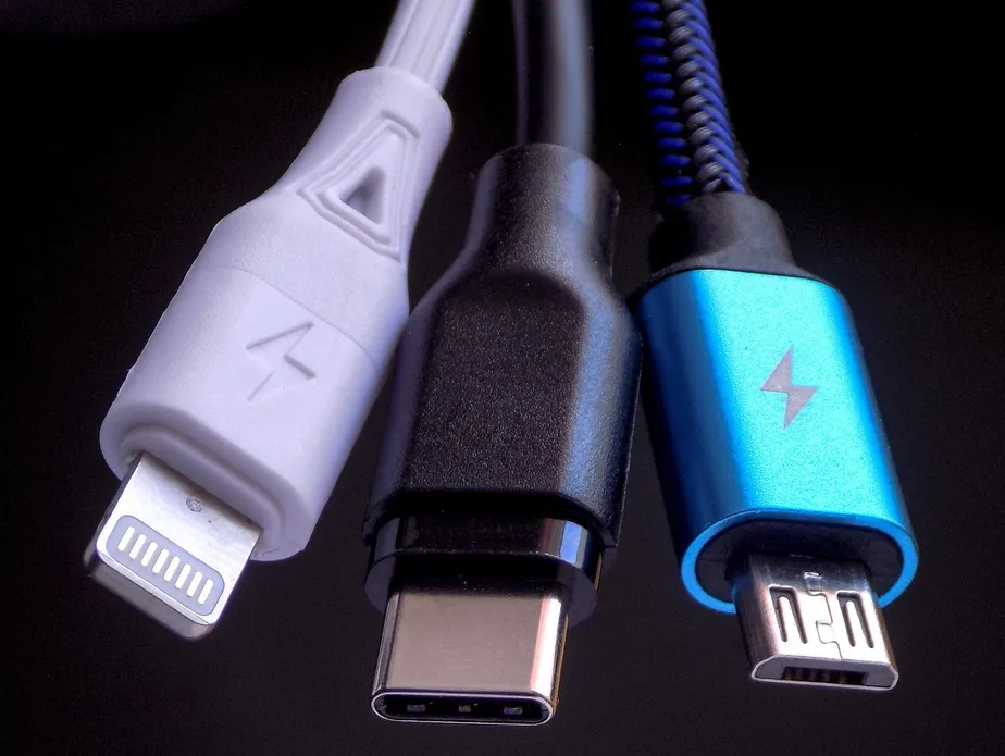 Cabos Lightning, USB-C e Micro USB